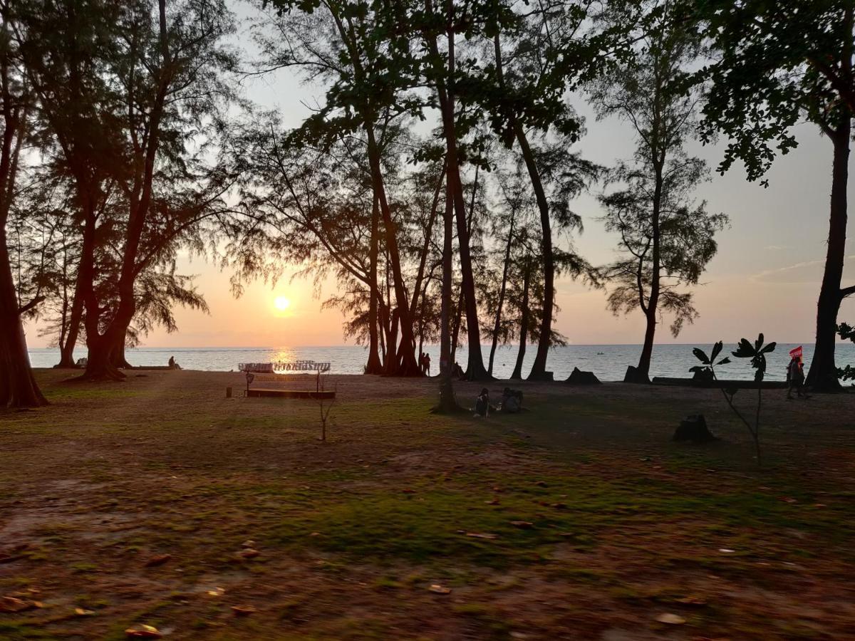 The Snug Airportel - Phuket Airport Nai Yang Beach Buitenkant foto